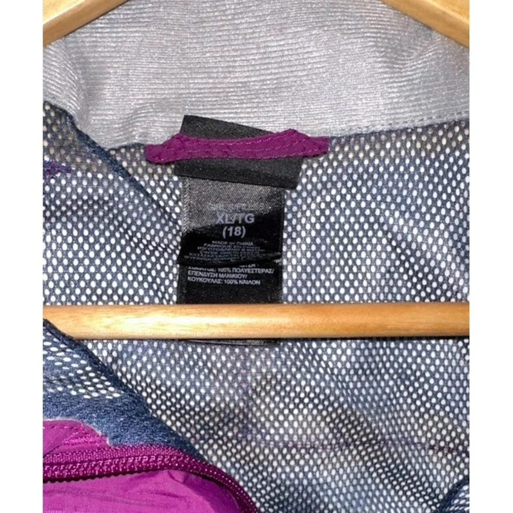 The North Face HYVENT Rain Jacket Girls 18 XL Nylon Waterproof Lightweight Hood‎